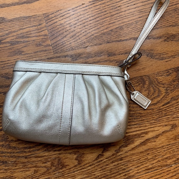 Coach gold leather wristlet - Picture 2 of 5